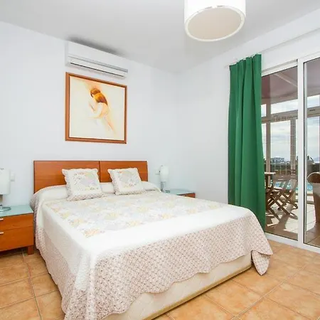 In Playa Blanca Sleeps 6 Includes Swimming Pool Air Con And Wifi Villa Playa Blanca (Lanzarote)